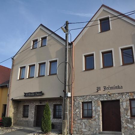 U Jecminka Βίλα Hlohovec Εξωτερικό φωτογραφία