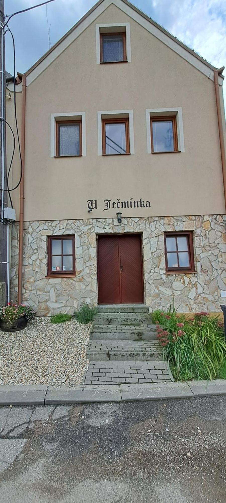 U Jecminka Βίλα Hlohovec Εξωτερικό φωτογραφία